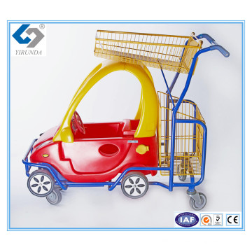 Kinderwagen mit Kunststoff-Spielzeugauto
